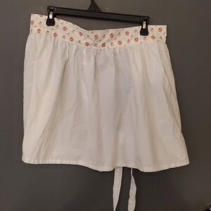 Chic White Apron with Floral Accents